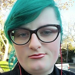 Meet your Posher, Leah